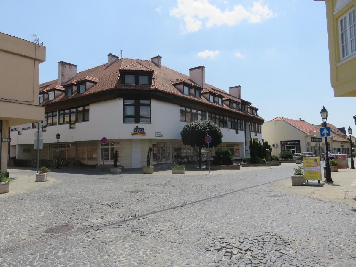 City Corner Central Mosonmagyaróvár Kültér fotó